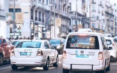 ¿Por qué los taxis llevan matrículas azules?